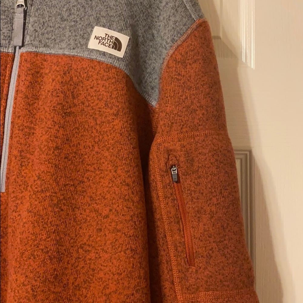 North Face Pull Over - Picture 2 of 4